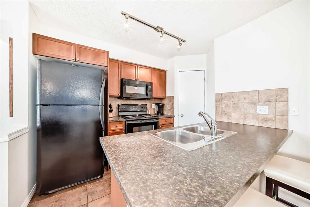 #12, 21 McKenzie Towne Gate SE, Calgary — photo 5 of 48