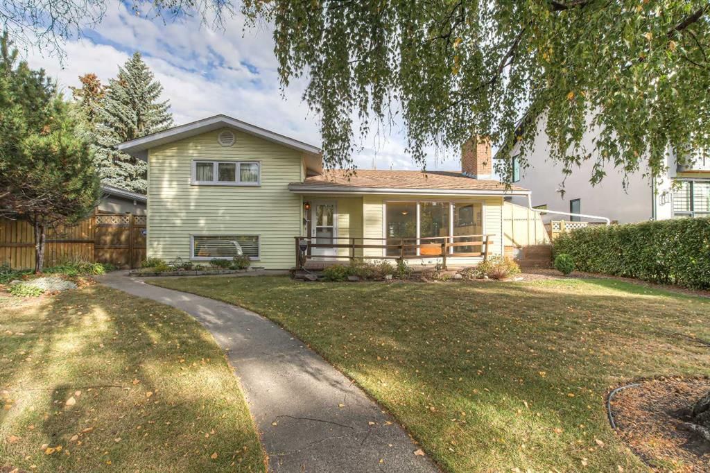 82 Wedgewood Drive SW, Calgary — main listing photo