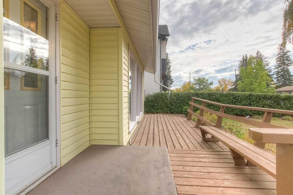 82 Wedgewood Drive SW, Calgary — photo 3 of 42