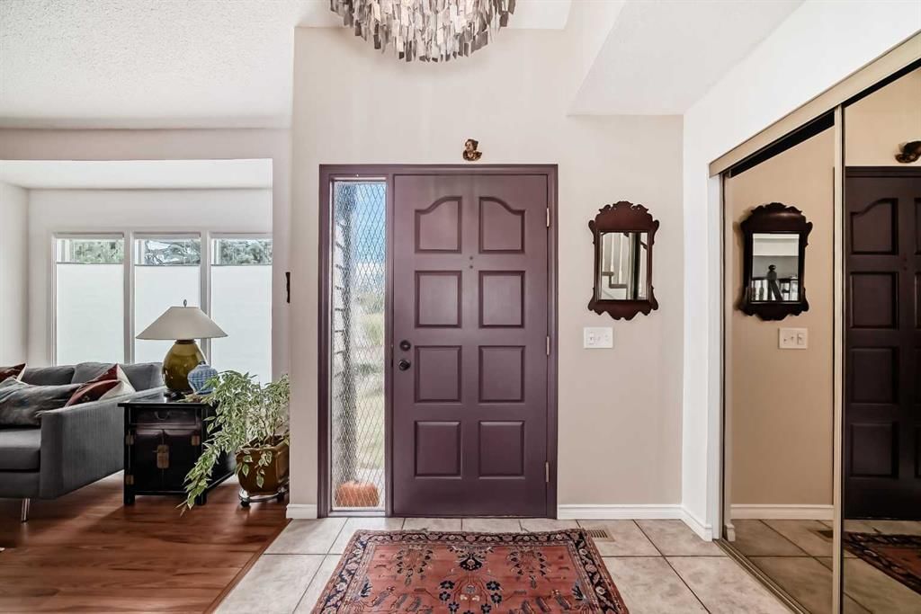 164 Woodfield Road SW, Calgary — photo 2 of 50