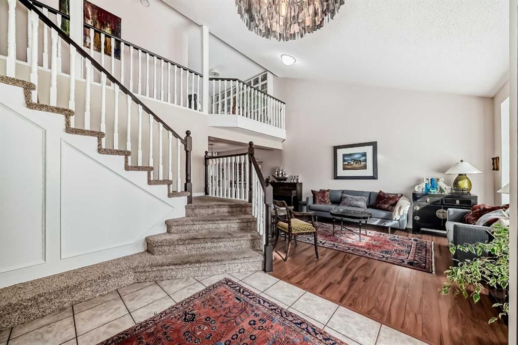 164 Woodfield Road SW, Calgary — photo 3 of 50