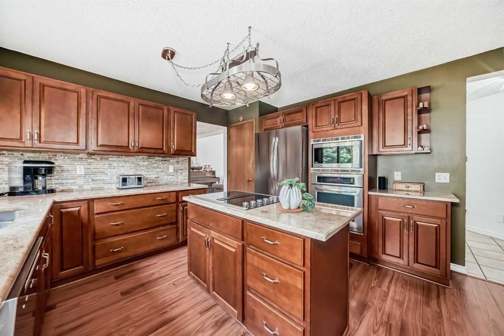 164 Woodfield Road SW, Calgary — photo 5 of 50