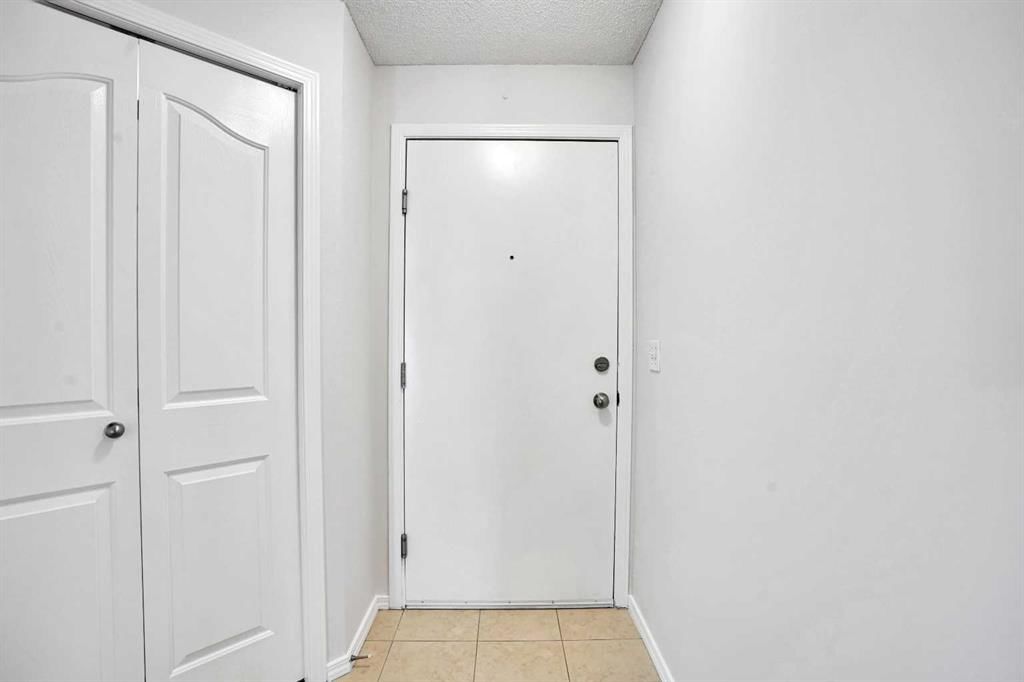 2202, 8 Bridlecrest Drive SW, Calgary — photo 4 of 38