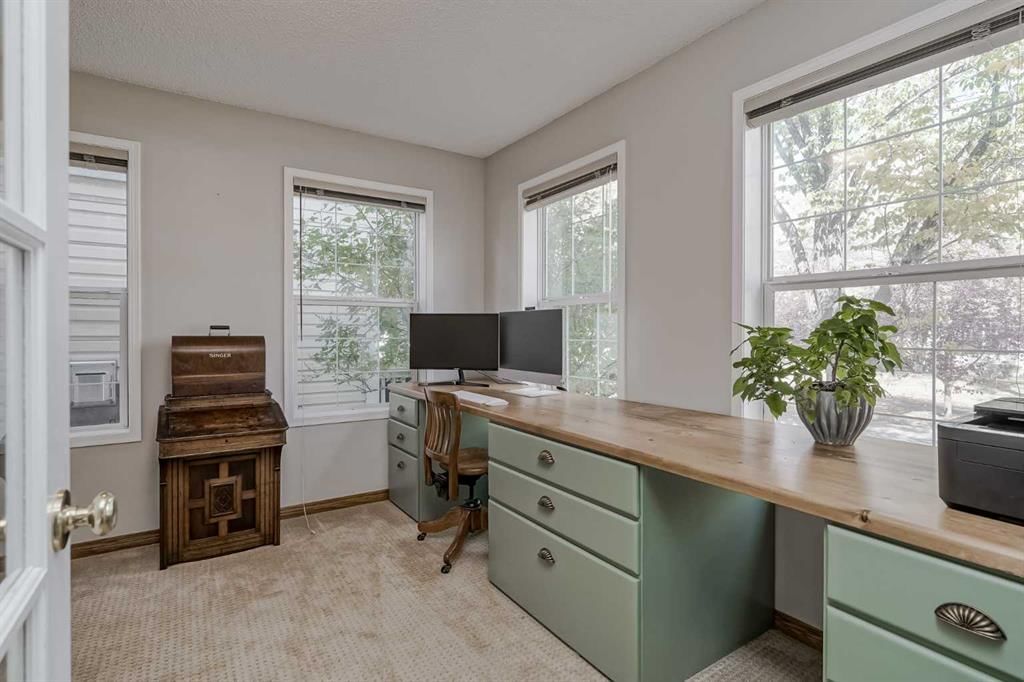 19 Inverness Boulevard SE, Calgary — photo 3 of 50