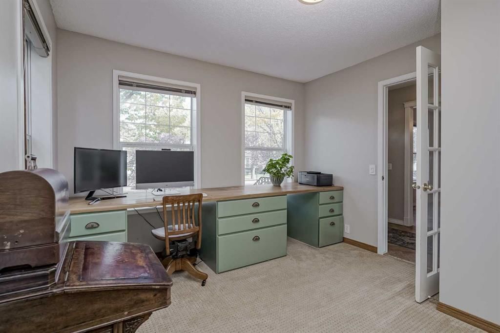 19 Inverness Boulevard SE, Calgary — photo 4 of 50