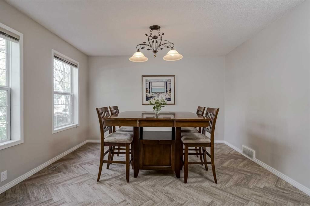 19 Inverness Boulevard SE, Calgary — photo 5 of 50