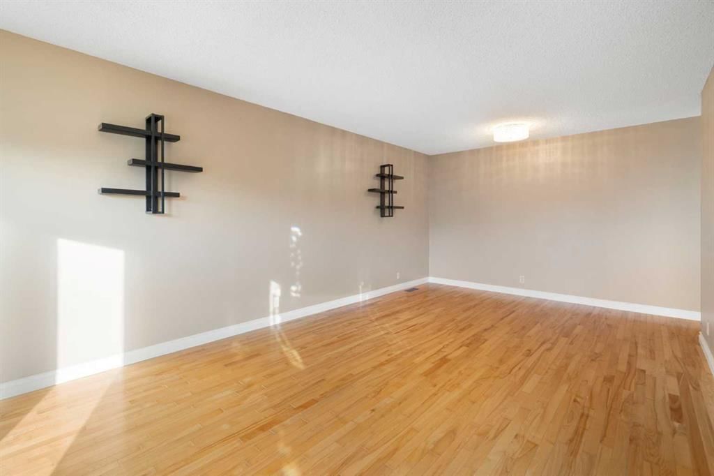 28 Whitworth Road NE, Calgary — photo 5 of 50