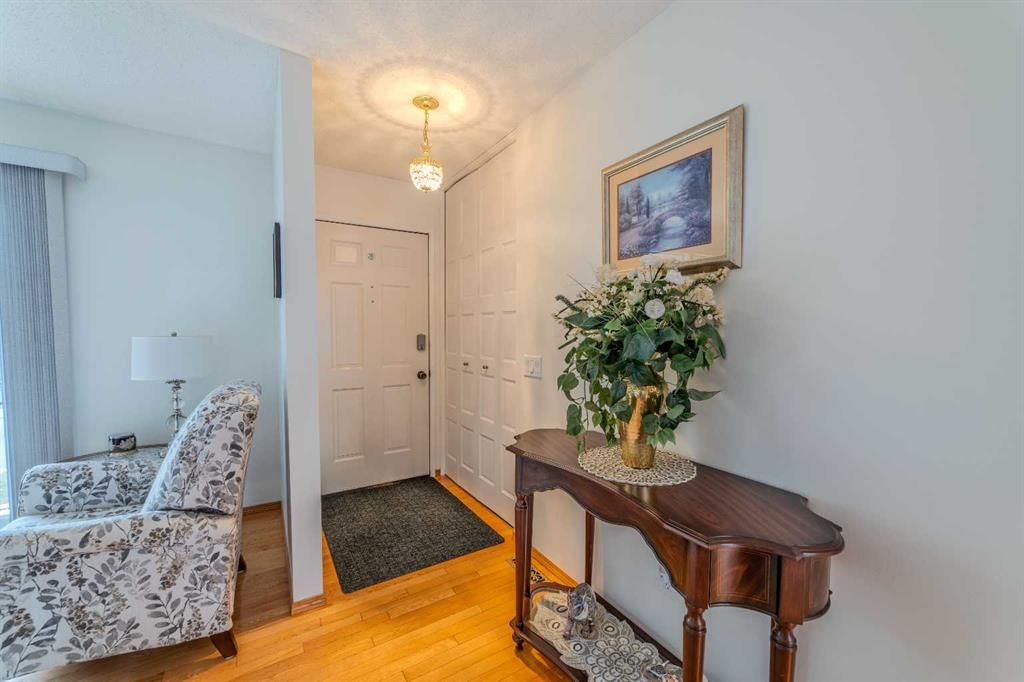 128 Maitland Road NE, Calgary — photo 4 of 50