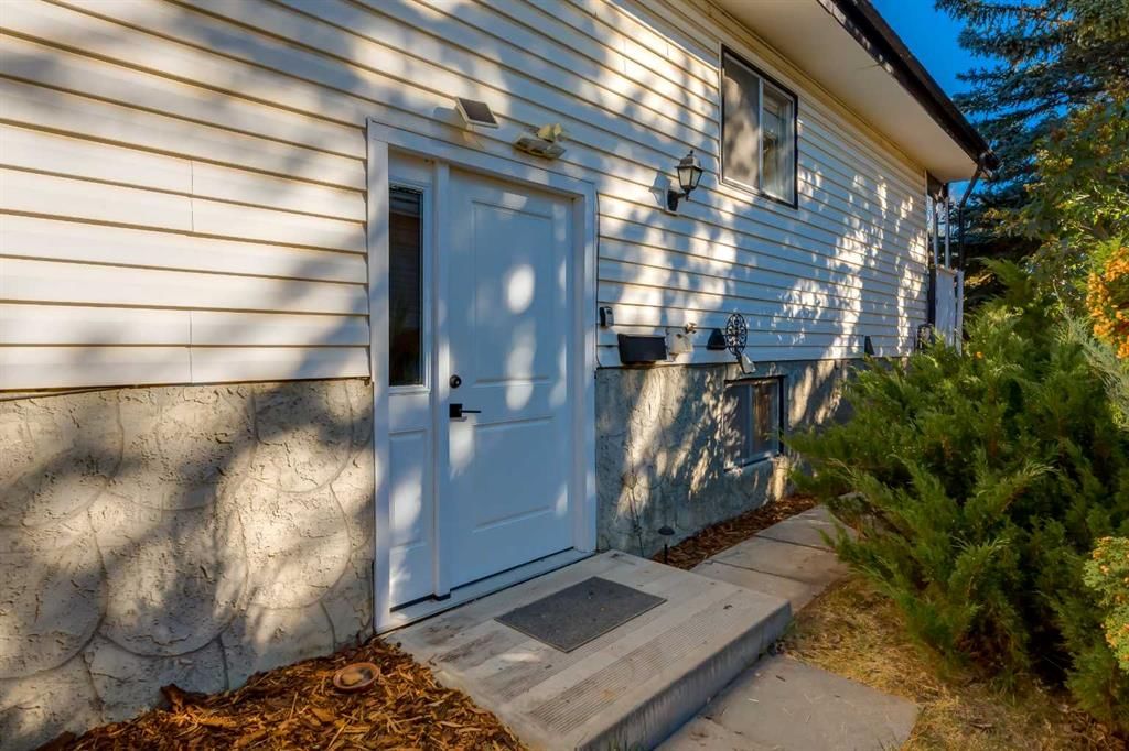 263 Silver Mead Close NW, Calgary — photo 3 of 39