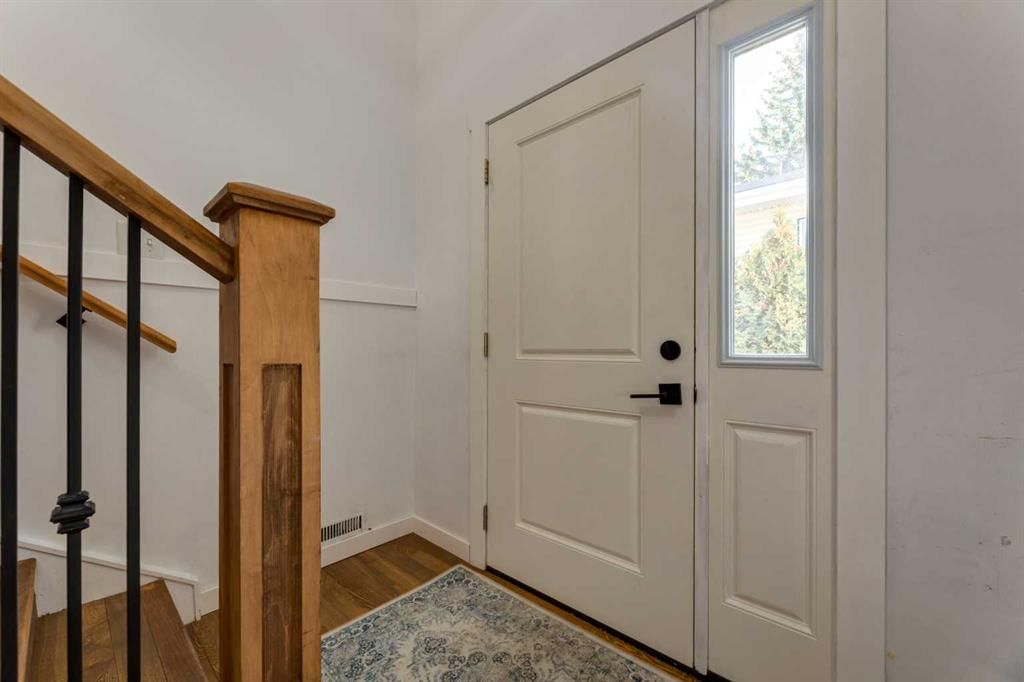 263 Silver Mead Close NW, Calgary — photo 4 of 39