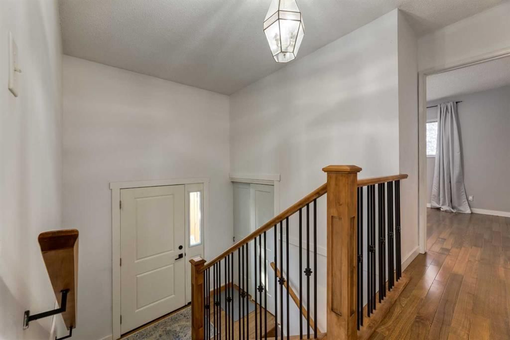 263 Silver Mead Close NW, Calgary — photo 5 of 39