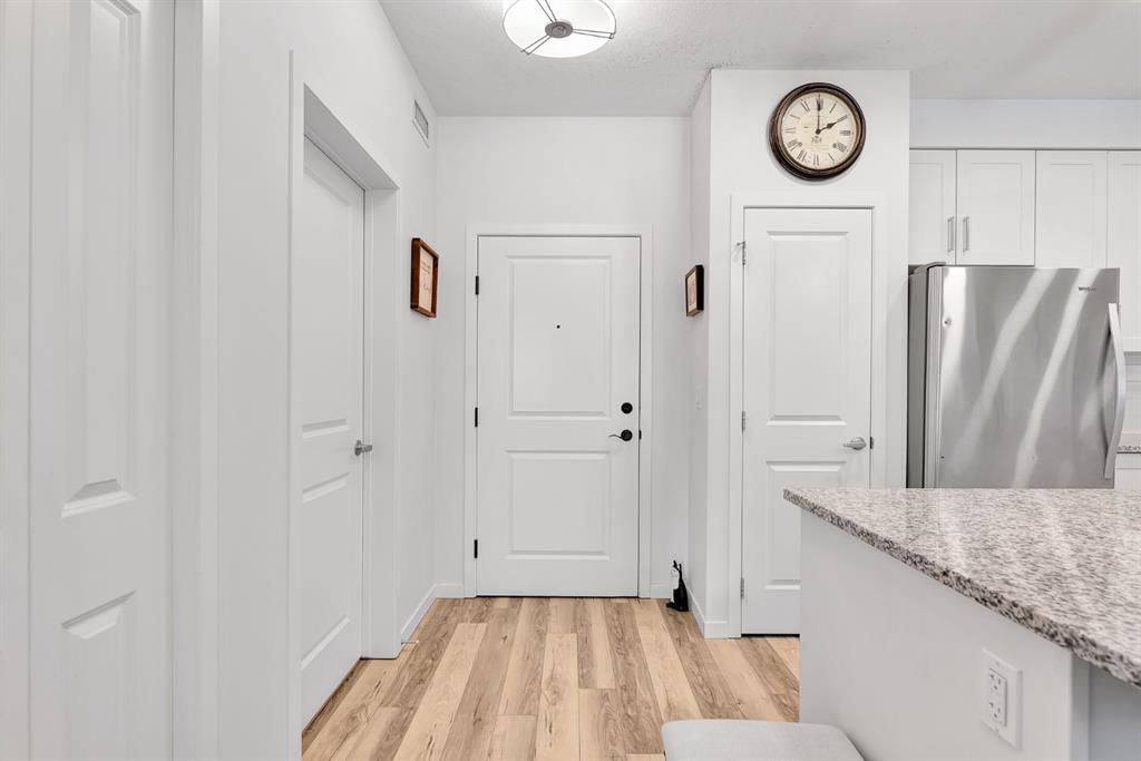 201, 20 Mahogany Mews SE, Calgary — photo 4 of 42