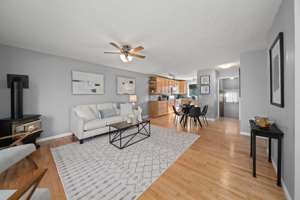 461 78 Avenue NE, Calgary — photo 2 of 26