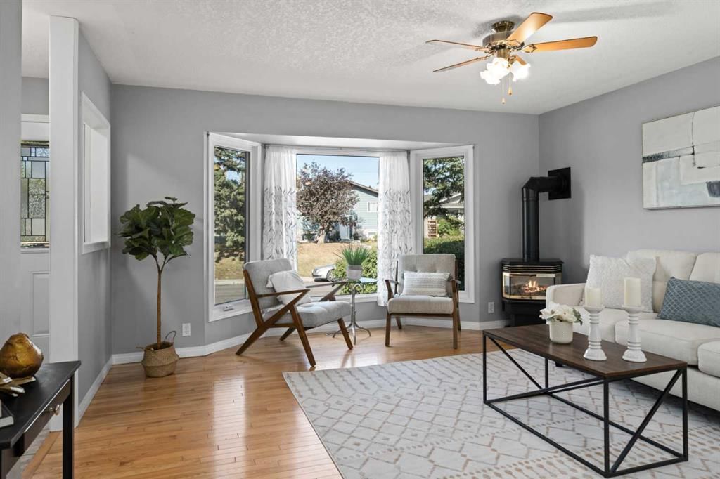 461 78 Avenue NE, Calgary — photo 3 of 26