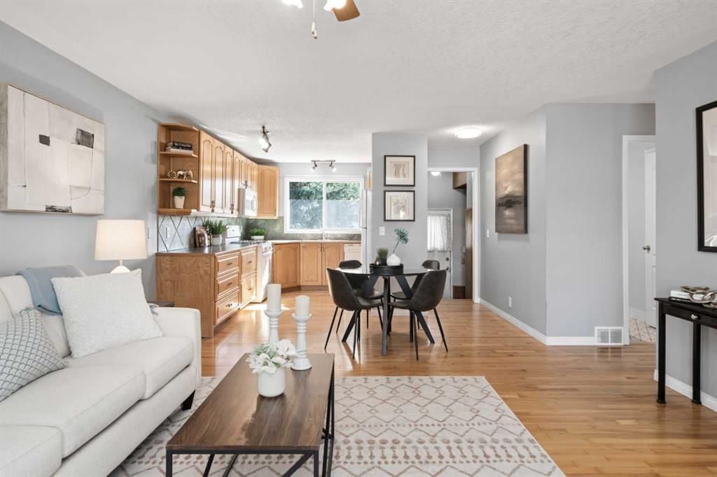 461 78 Avenue NE, Calgary — photo 4 of 26