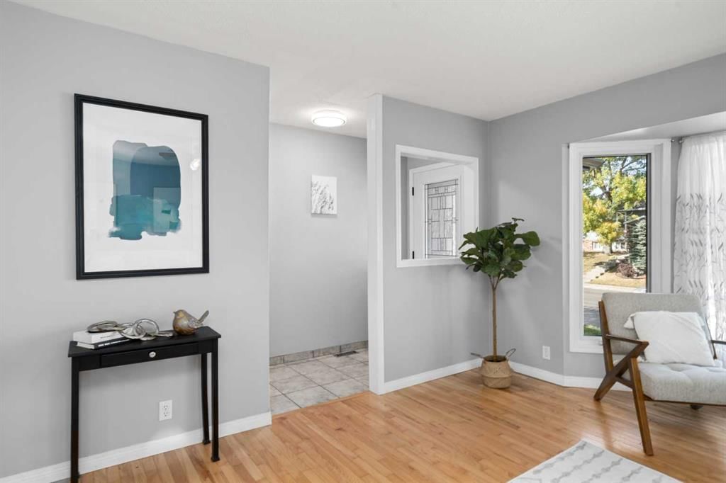 461 78 Avenue NE, Calgary — photo 5 of 26