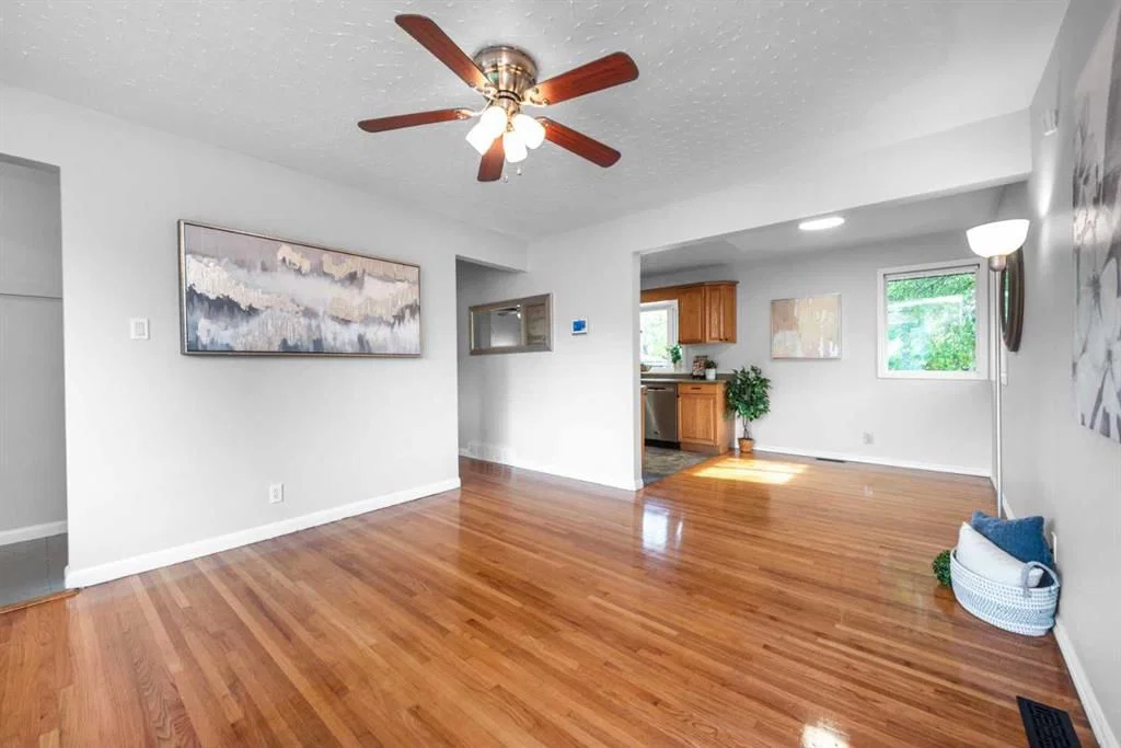 5308 Thornbriar Road NW, Calgary — photo 3 of 37