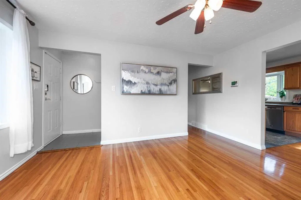 5308 Thornbriar Road NW, Calgary — photo 4 of 37