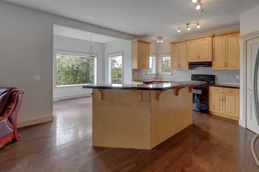 112 Cougarstone Manor SW, Calgary — photo 3 of 33