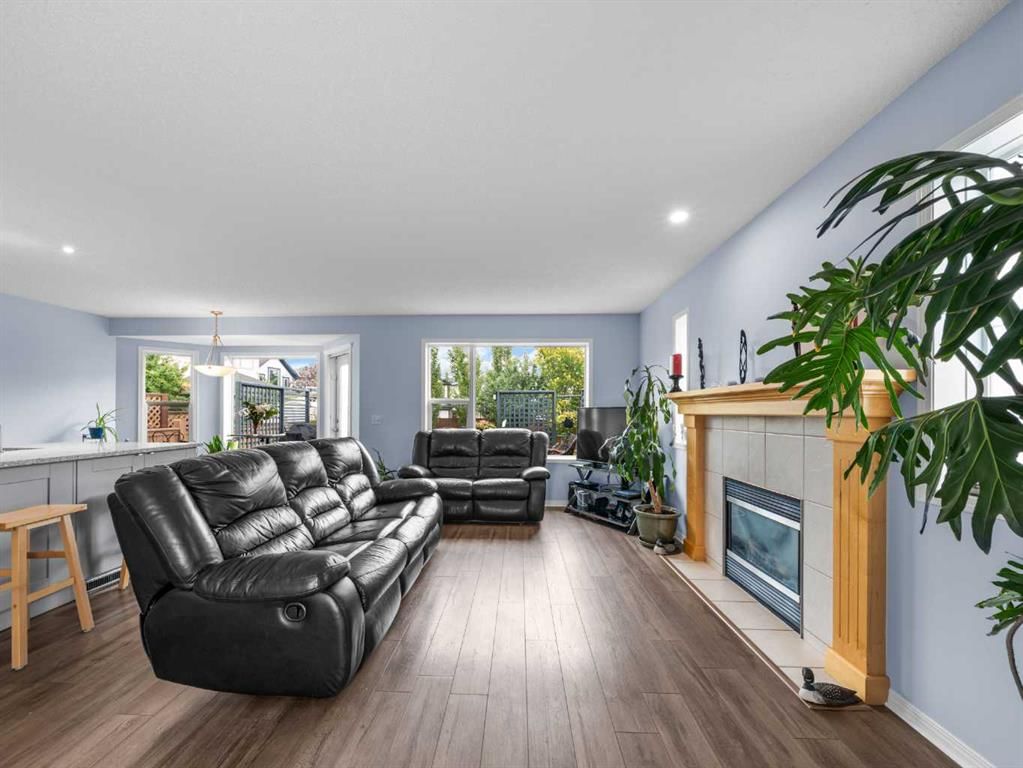 104 Rocky Ridge Heath NW, Calgary — photo 4 of 38