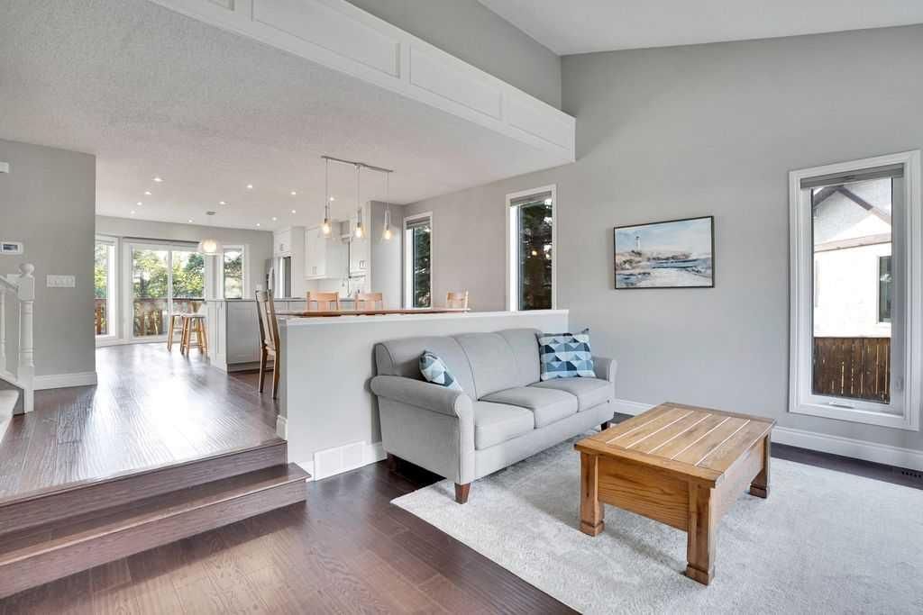 229 Wood Valley Place SW, Calgary — photo 4 of 35