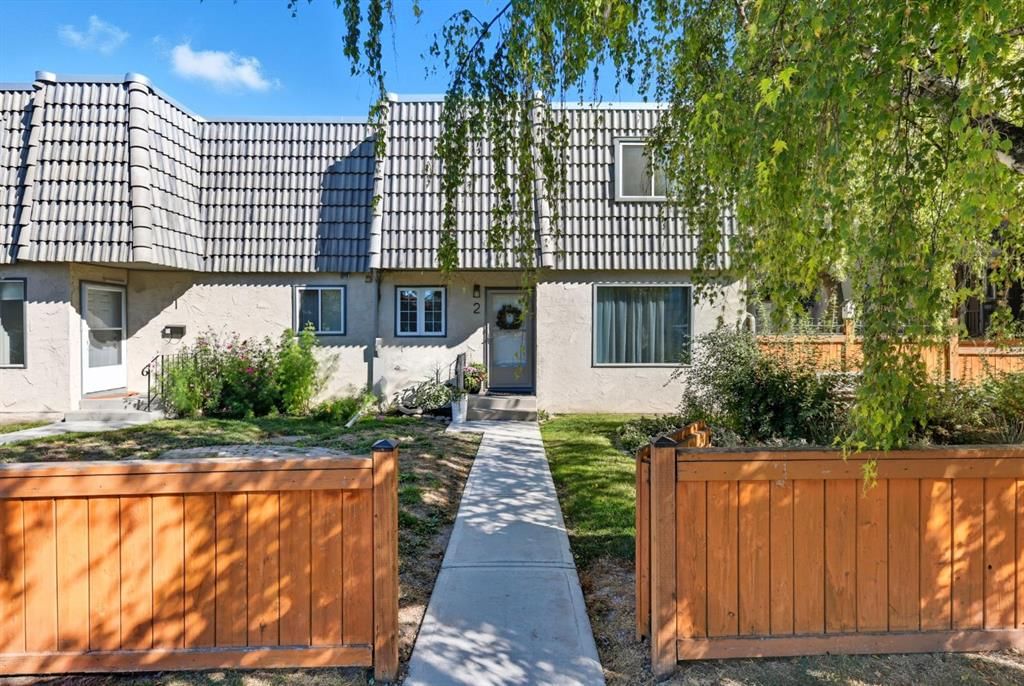 2, 2412 30 Street SW, Calgary — main listing photo