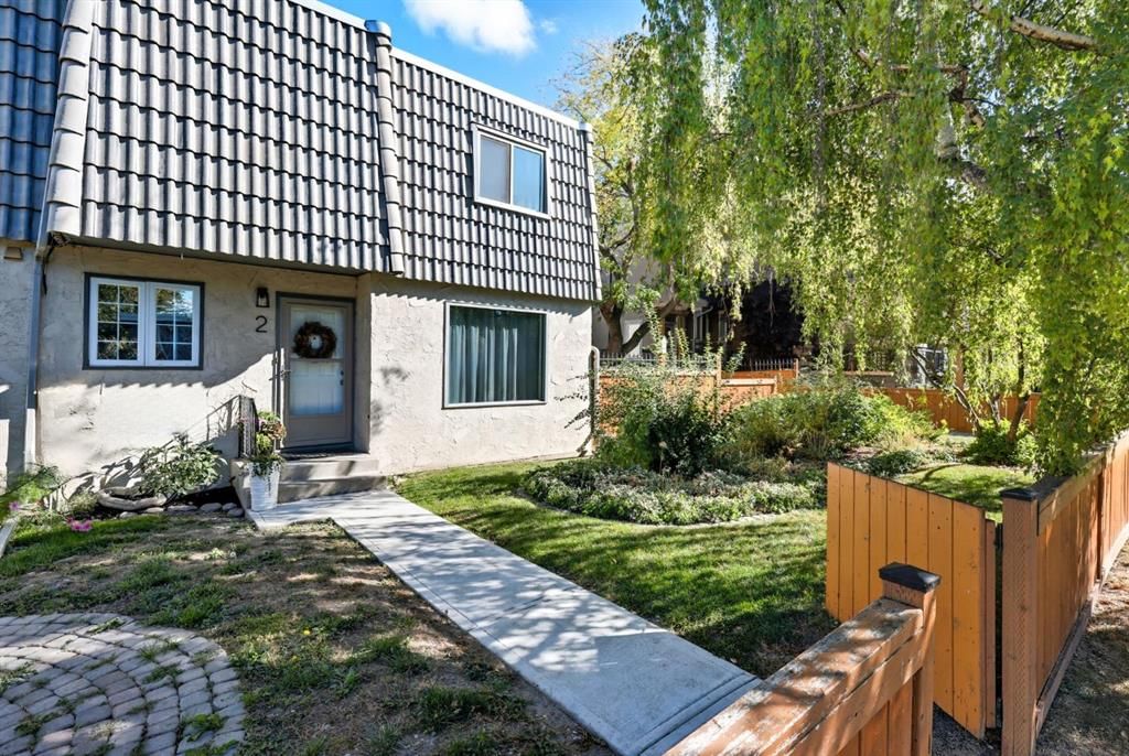 2, 2412 30 Street SW, Calgary — photo 3 of 35