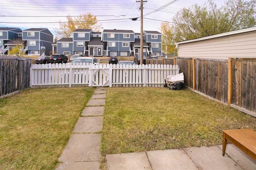 417 Goddard Avenue NE, Calgary — photo 5 of 26