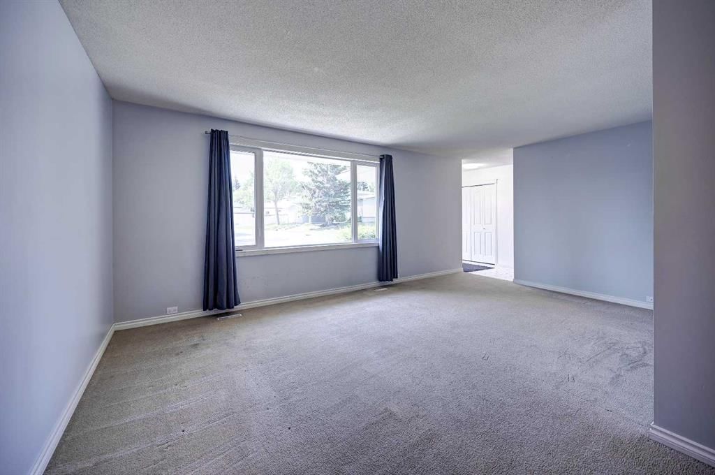 1004 Cantabrian Drive SW, Calgary — photo 3 of 38