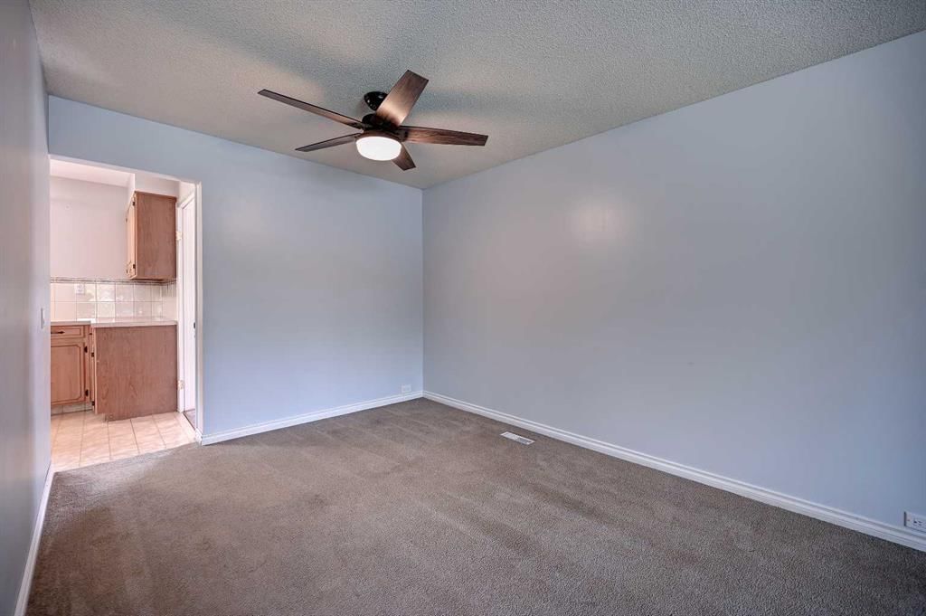 1004 Cantabrian Drive SW, Calgary — photo 5 of 38