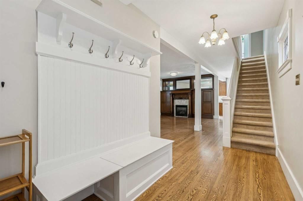1647 Bowness Road NW, Calgary — photo 5 of 34