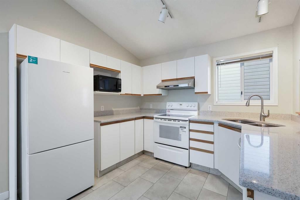 57 Citadel Gardens NW, Calgary — photo 4 of 31