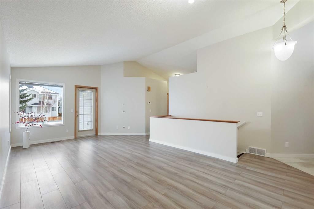 57 Citadel Gardens NW, Calgary — photo 5 of 31