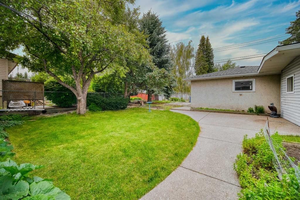 3307 Boulton Road NW, Calgary — photo 3 of 50
