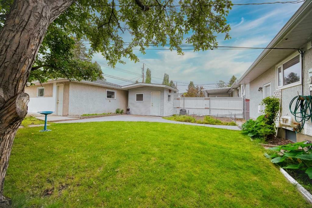 3307 Boulton Road NW, Calgary — photo 4 of 50