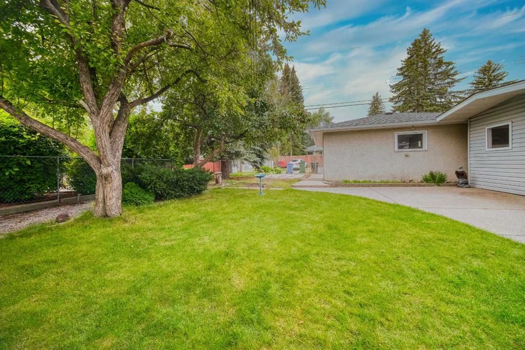 3307 Boulton Road NW, Calgary — photo 5 of 50