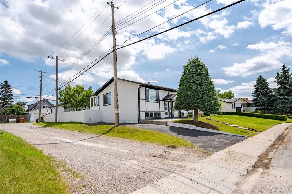 7020 Huntbourne Road NE, Calgary — photo 3 of 50