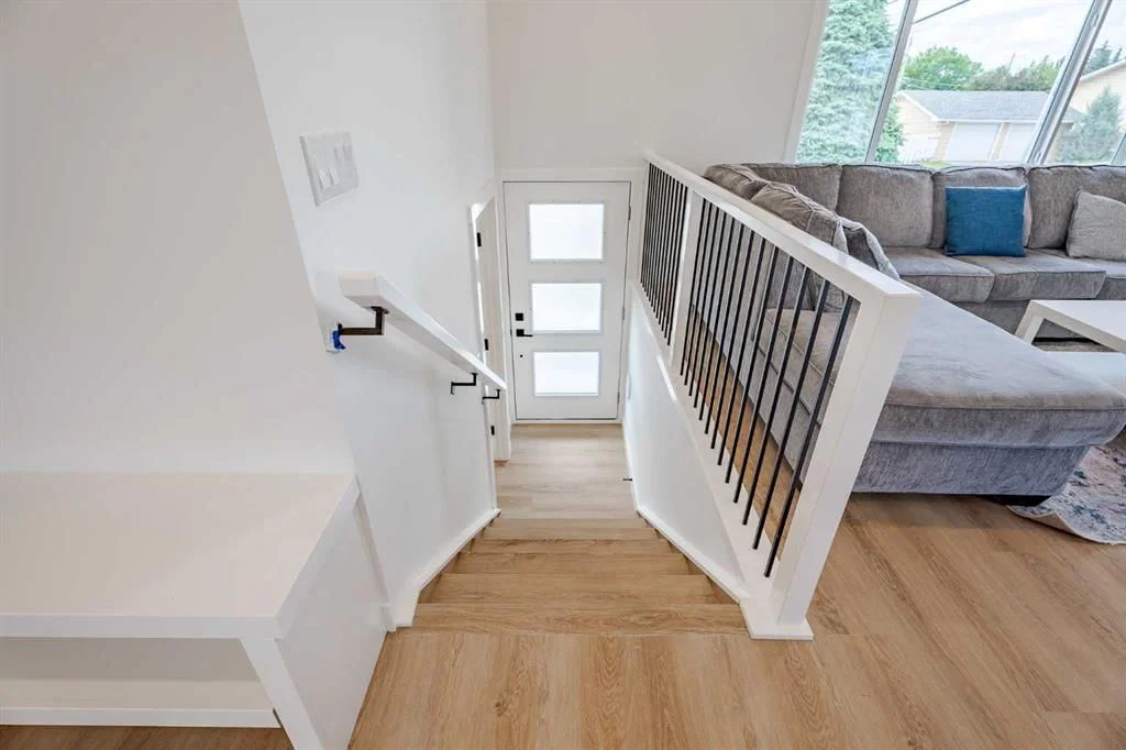7020 Huntbourne Road NE, Calgary — photo 4 of 50