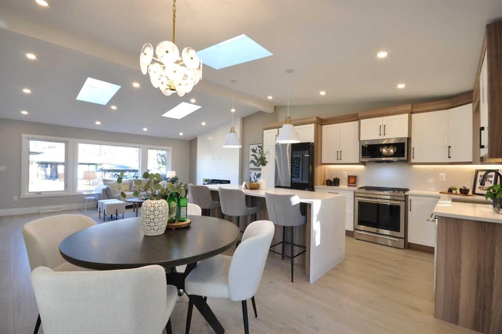 1 Cherovan Drive SW, Calgary — photo 3 of 44