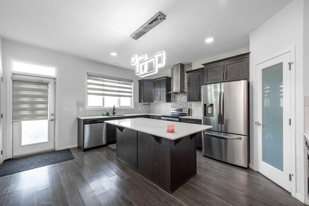 232 Cornergate Row NE, Calgary — photo 4 of 38