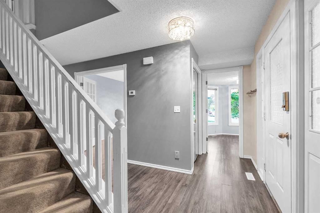147 Scenic Way NW, Calgary — photo 4 of 50