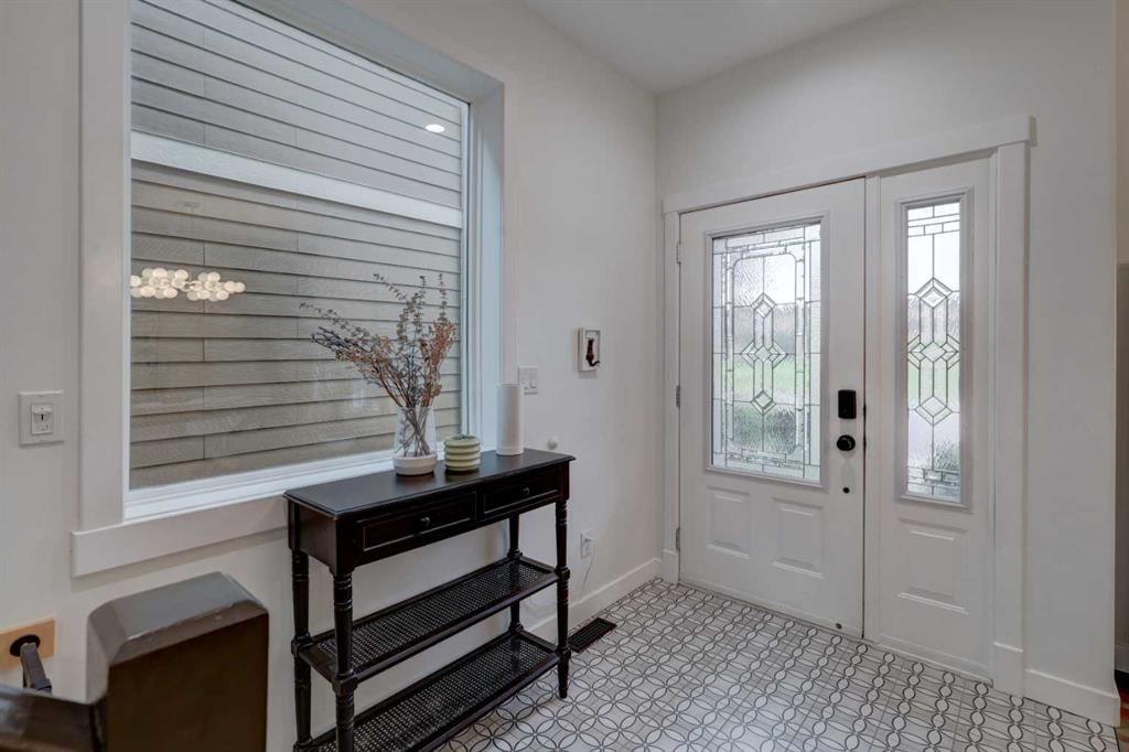 7312 34 Avenue NW, Calgary — photo 2 of 45