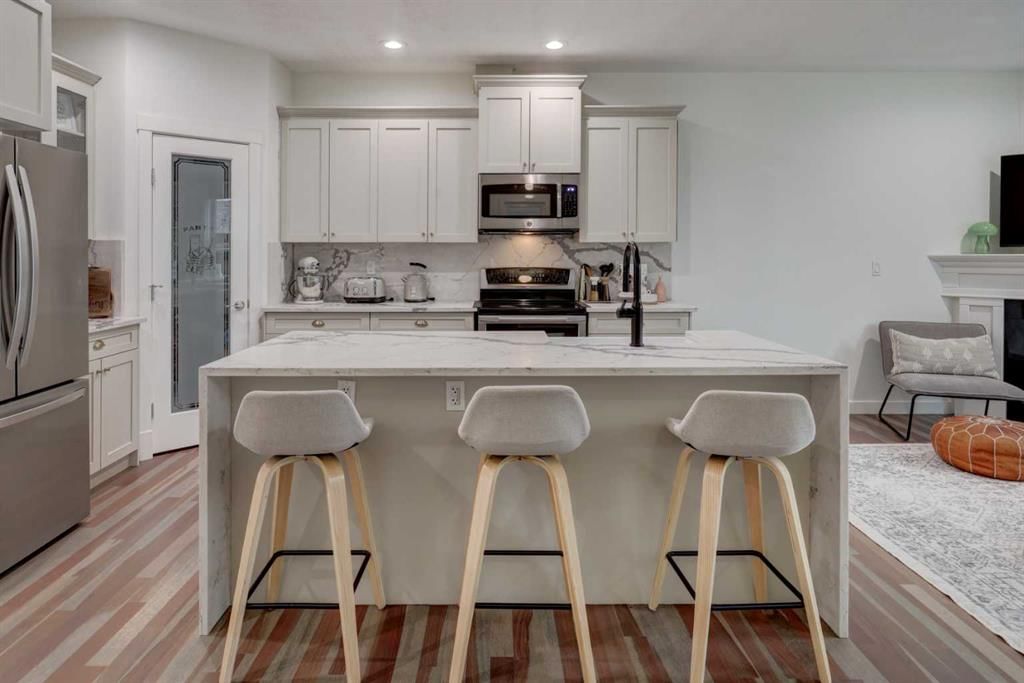 7312 34 Avenue NW, Calgary — photo 5 of 45