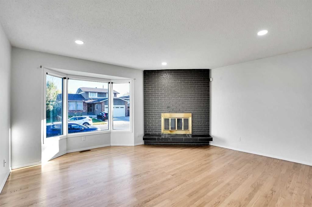 20 Templemont Way NE, Calgary — photo 5 of 32