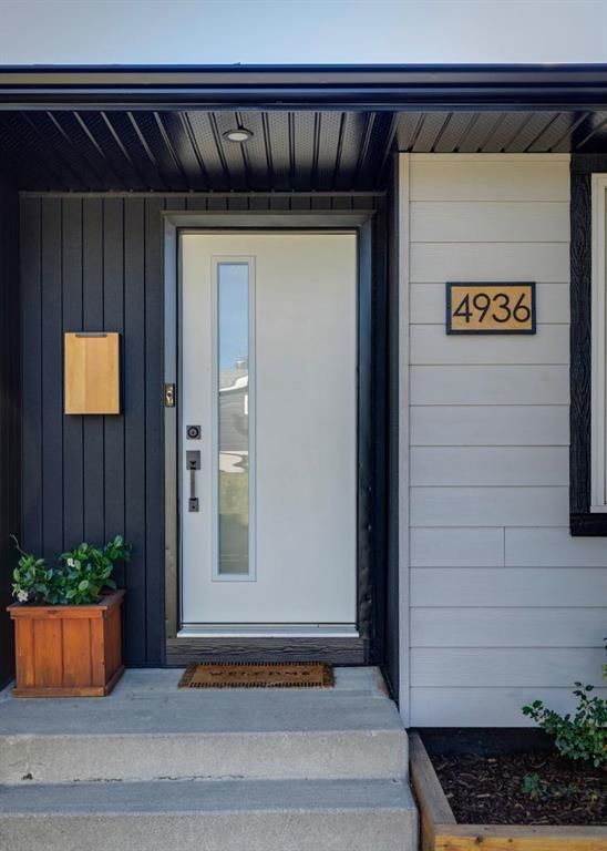 4936 Norquay Drive NW, Calgary — photo 3 of 31