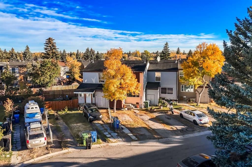 79 Penworth Close SE, Calgary — photo 4 of 46