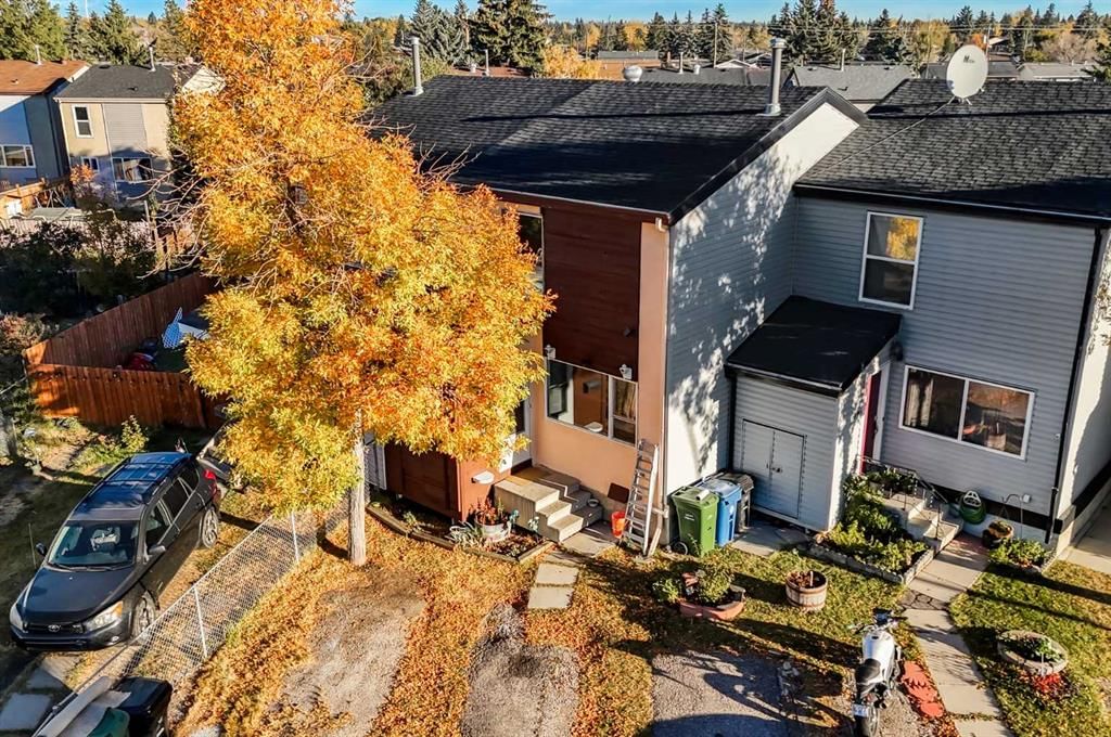 79 Penworth Close SE, Calgary — photo 5 of 46