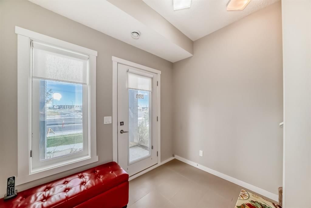 802, 218 Sherwood Square NW, Calgary — photo 3 of 33