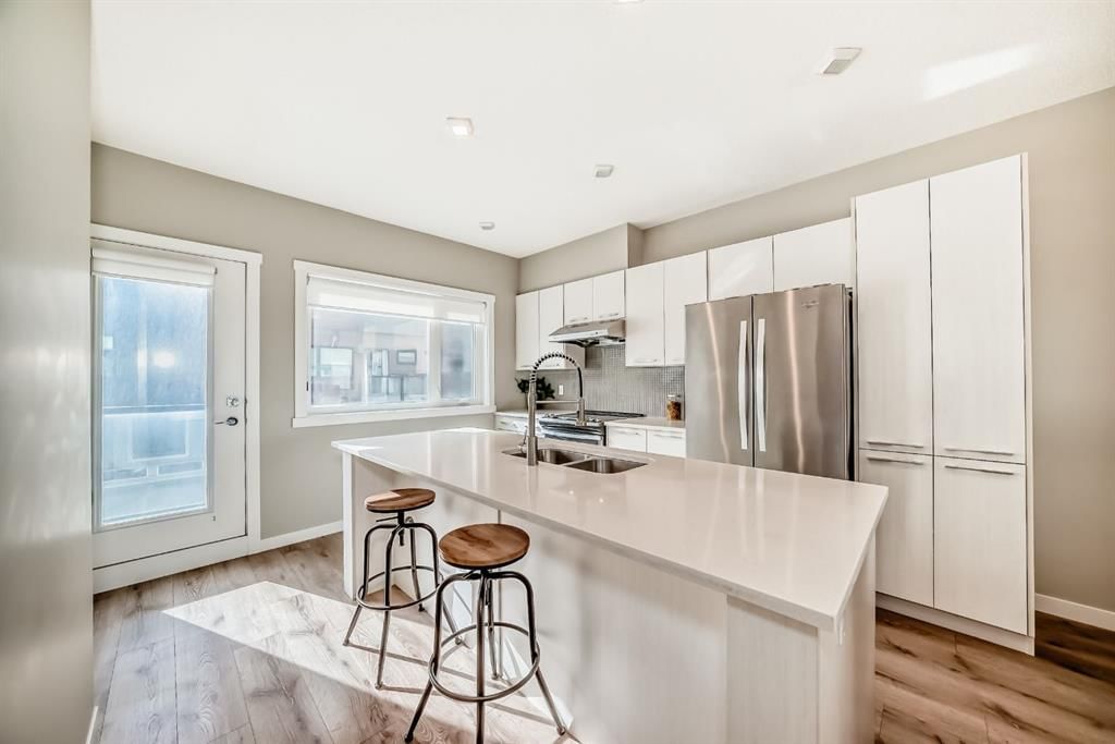 802, 218 Sherwood Square NW, Calgary — photo 5 of 33