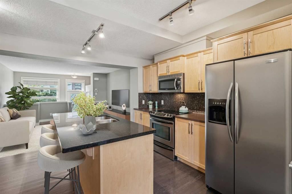205 Aspen Hills Villas SW, Calgary — photo 5 of 22